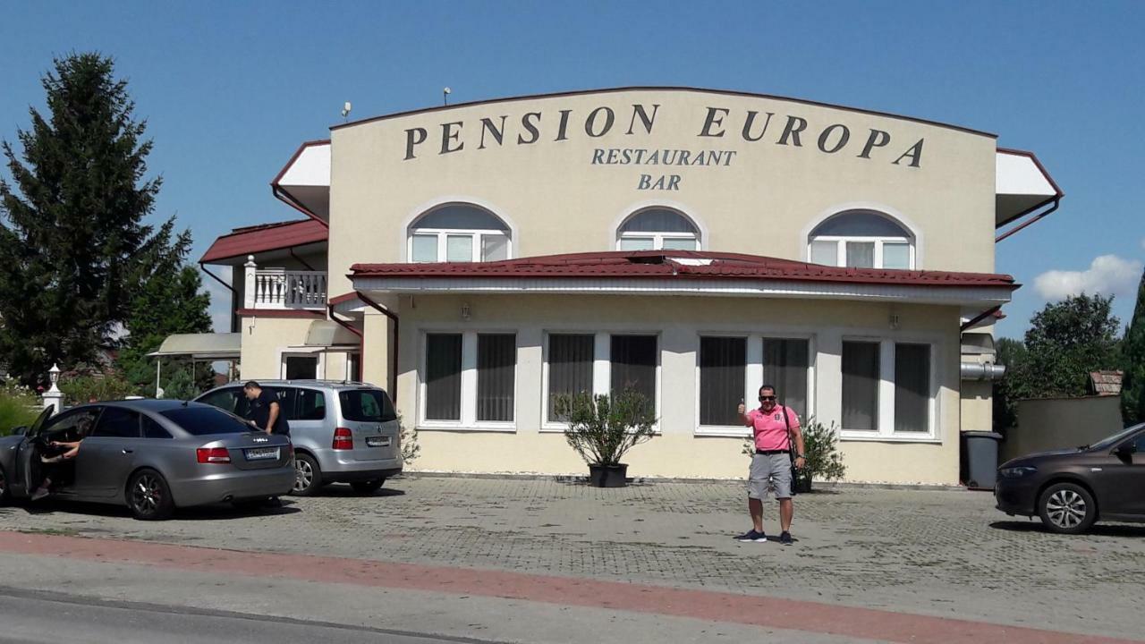 Penzion Europa Diakovce ภายนอก รูปภาพ